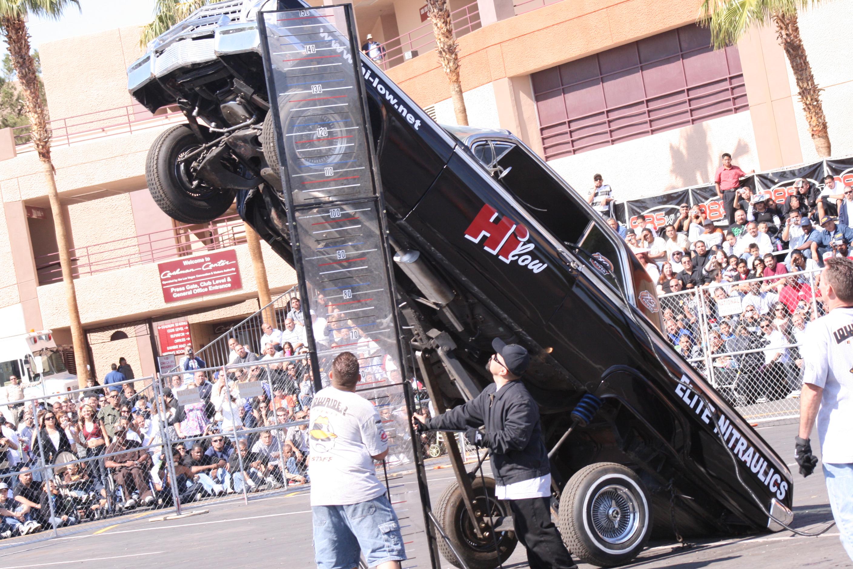 lowrider_tour2008_radical_hop_champion_and_woarld_record_holder_of_105.JPG